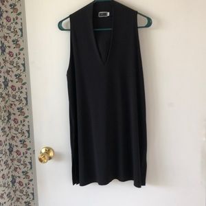 Sleeveless v neck tank top
